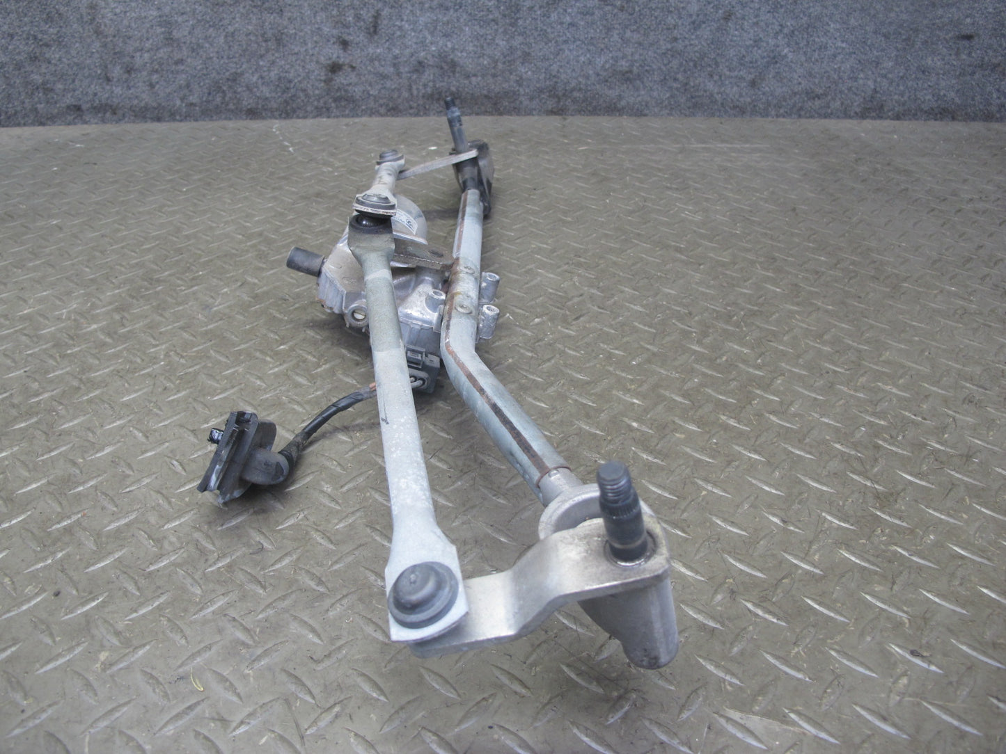 09-16 BMW E89 Z4 Windshield Wiper Transmission Linkage w Motor OEM
