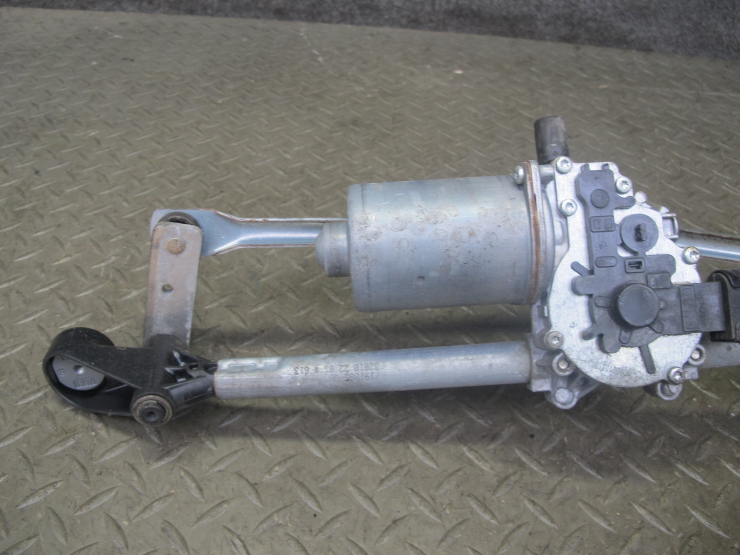 09-16 BMW E89 Z4 Windshield Wiper Transmission Linkage w Motor OEM