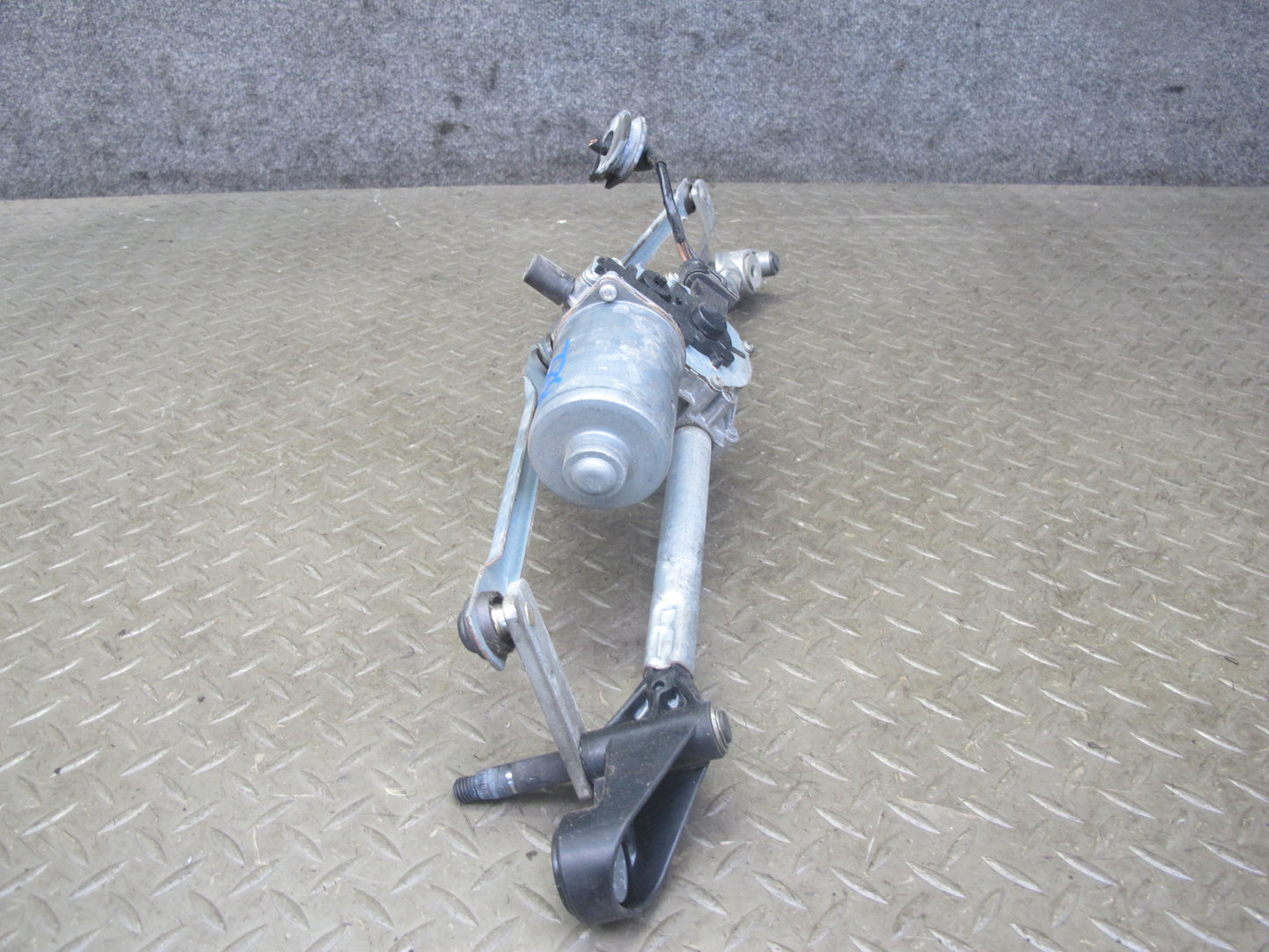 09-16 BMW E89 Z4 Windshield Wiper Transmission Linkage w Motor OEM