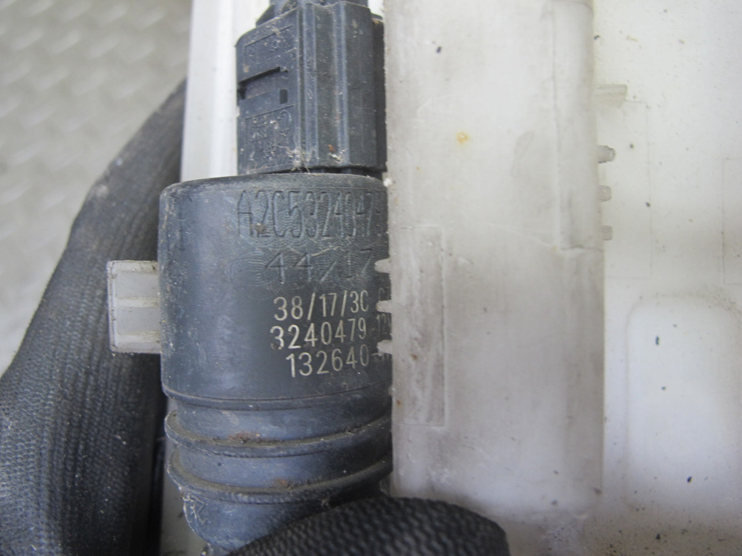 12-18 BMW F32 F34 F30 335i Windshield Washer Fluid Reservoir Bottle w Pump OEM