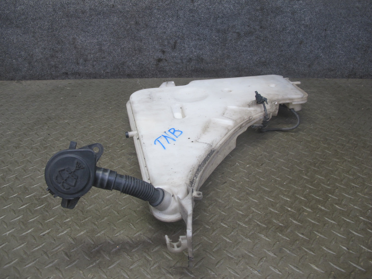 12-18 BMW F32 F34 F30 335i Windshield Washer Fluid Reservoir Bottle w Pump OEM