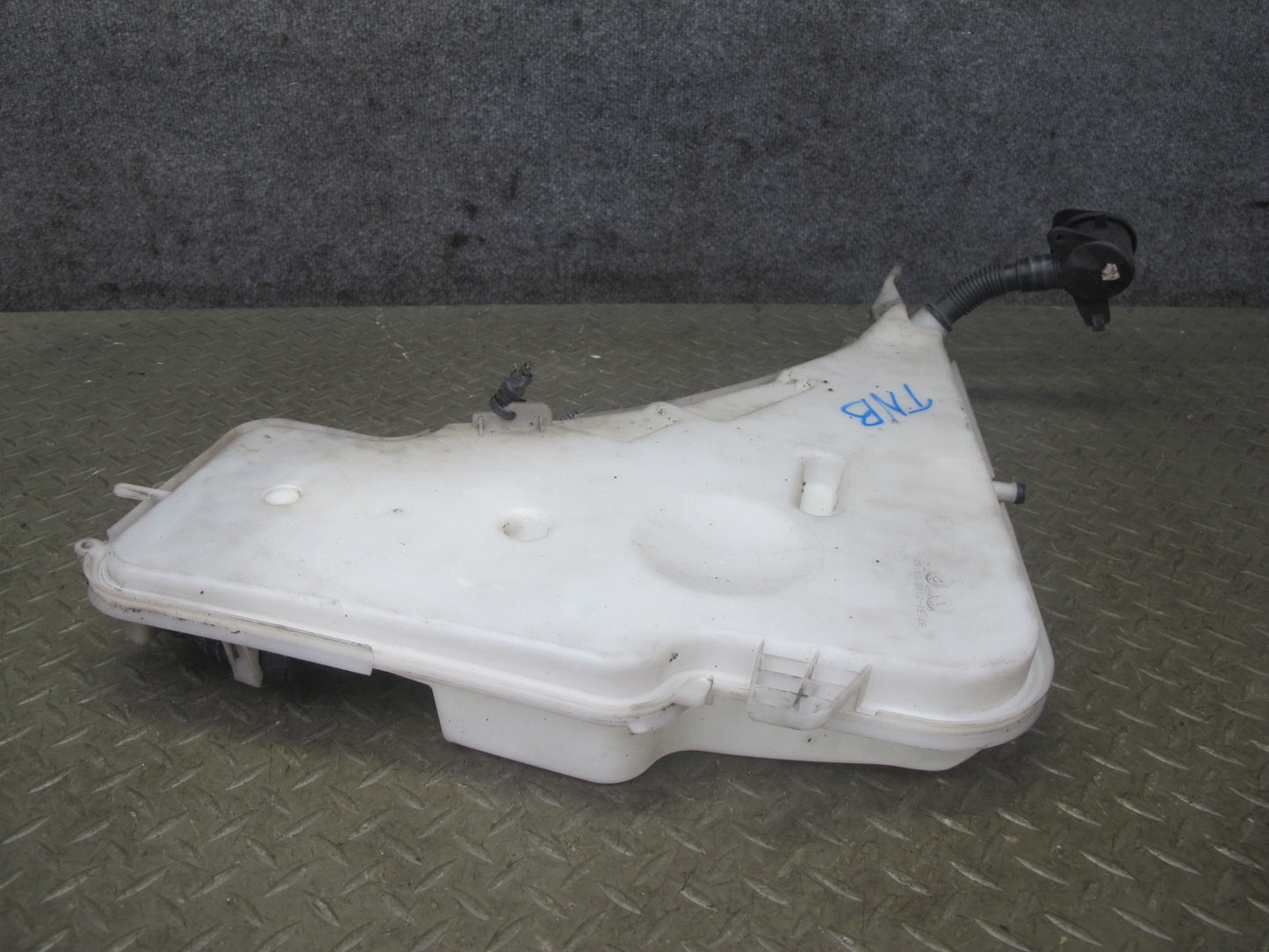 12-18 BMW F32 F34 F30 335i Windshield Washer Fluid Reservoir Bottle w Pump OEM