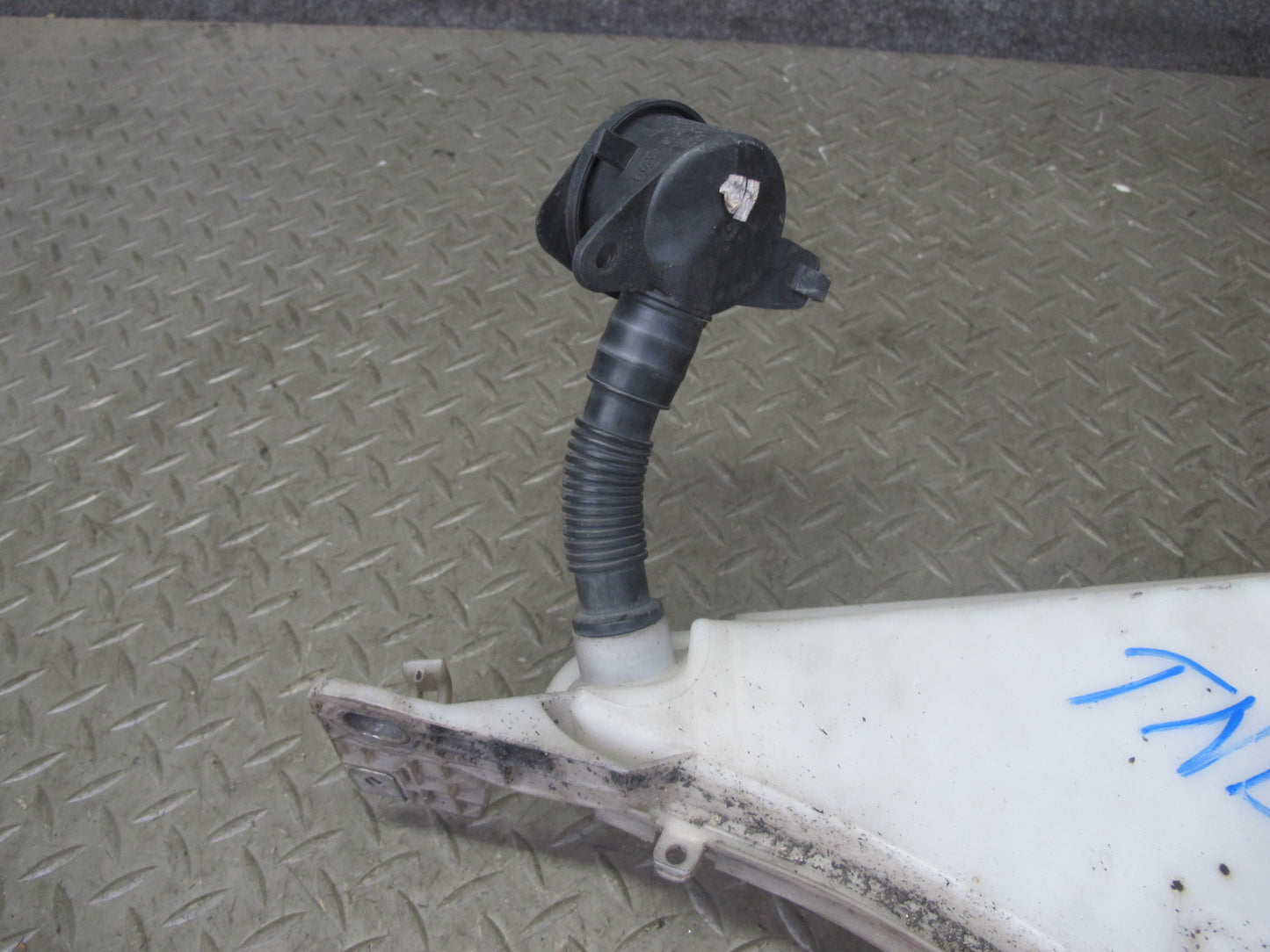 12-18 BMW F32 F34 F30 335i Windshield Washer Fluid Reservoir Bottle w Pump OEM