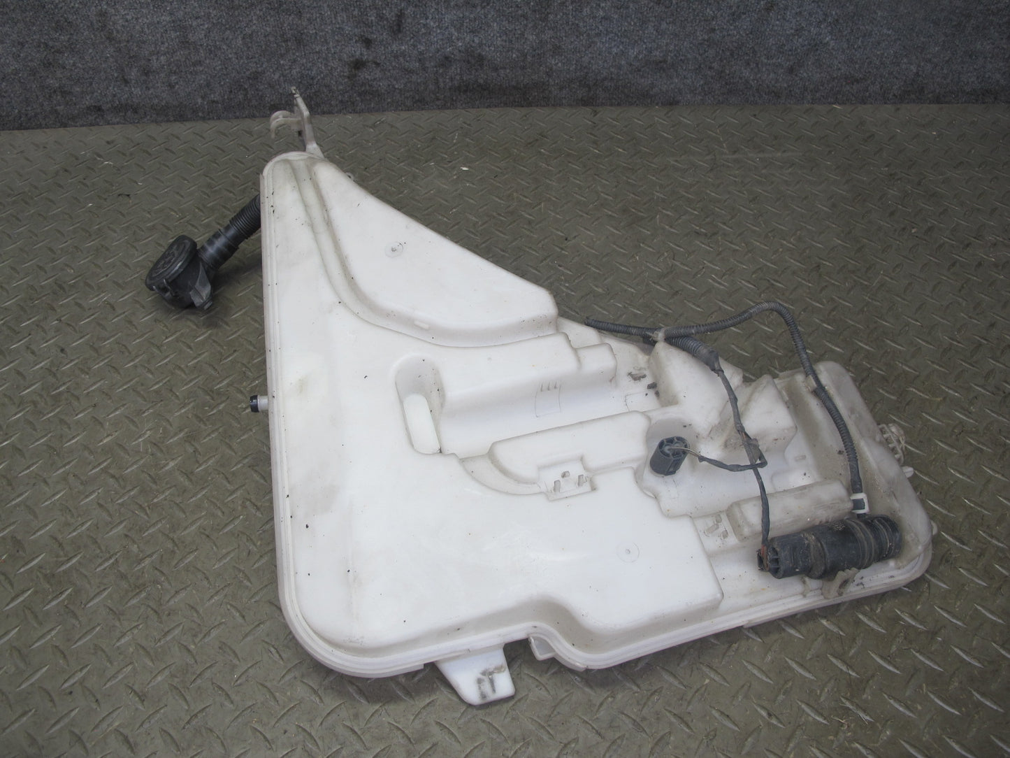 12-18 BMW F32 F34 F30 335i Windshield Washer Fluid Reservoir Bottle w Pump OEM