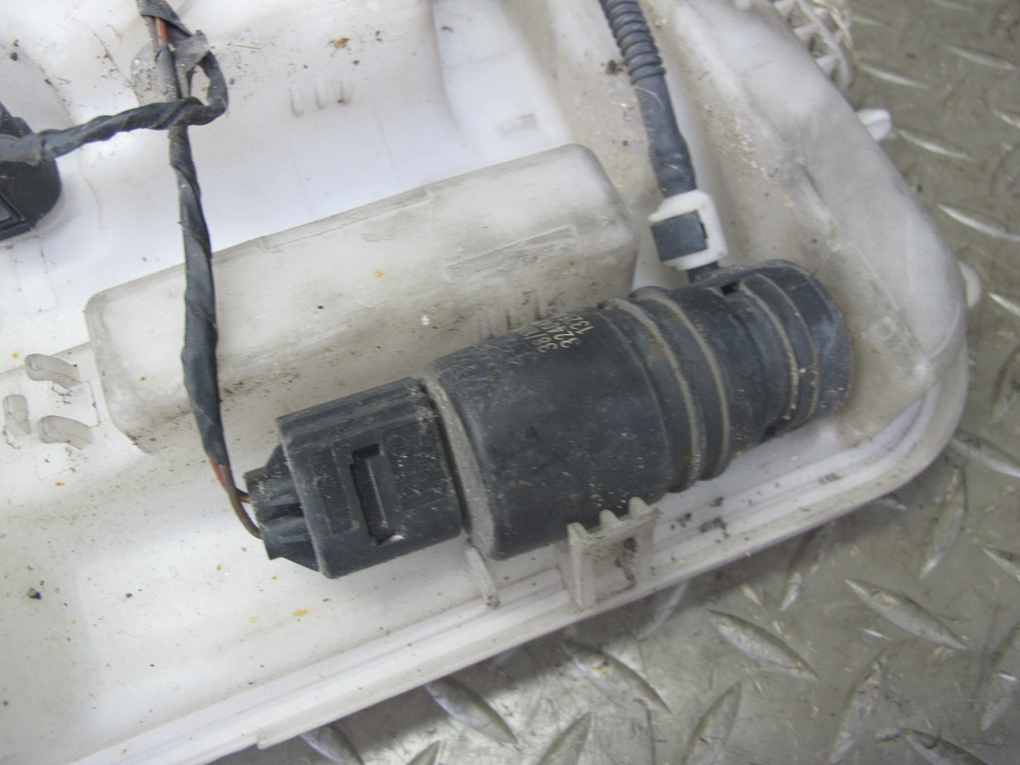 12-18 BMW F32 F34 F30 335i Windshield Washer Fluid Reservoir Bottle w Pump OEM