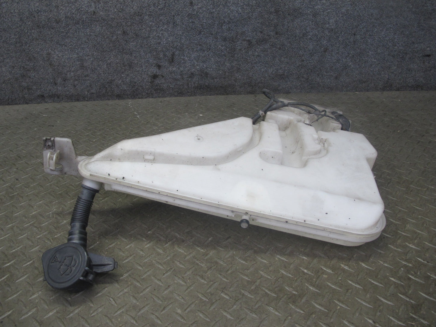 12-18 BMW F32 F34 F30 335i Windshield Washer Fluid Reservoir Bottle w Pump OEM