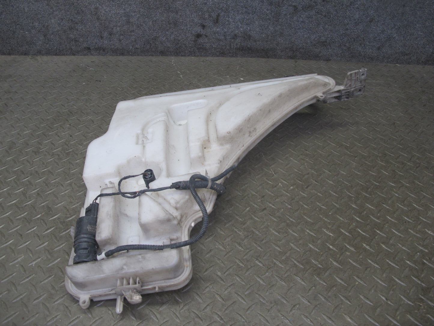 12-18 BMW F32 F34 F30 335i Windshield Washer Fluid Reservoir Bottle w Pump OEM