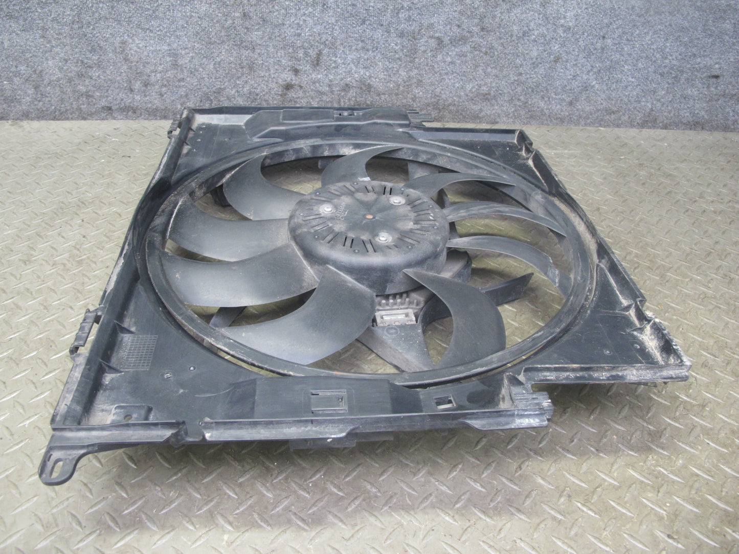 12-15 BMW F30 335i 600W Radiator Electric Cooling Fan 7640511 OEM