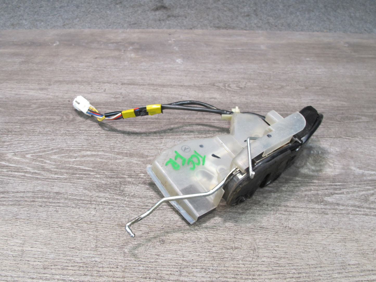 95-97 Toyota Celsior UCF20 RHD Front Right Door Lock Latch Actuator OEM