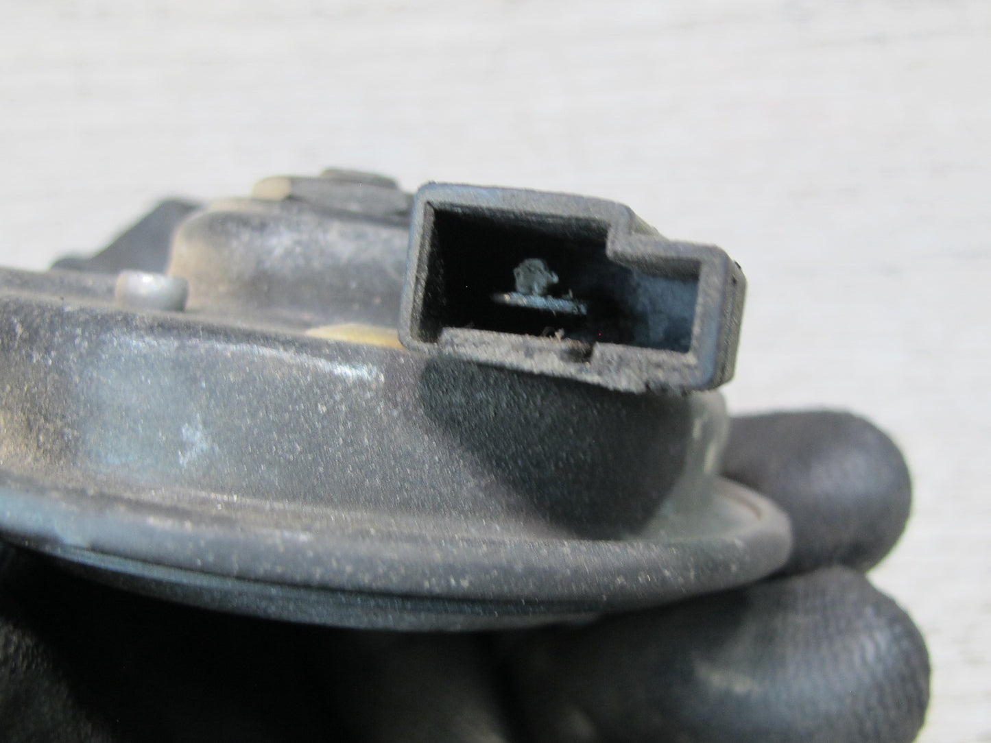 95-97 Toyota Celsior Lexus LS400 High & Low Tone Note Pitch Horn Signal Set OEM