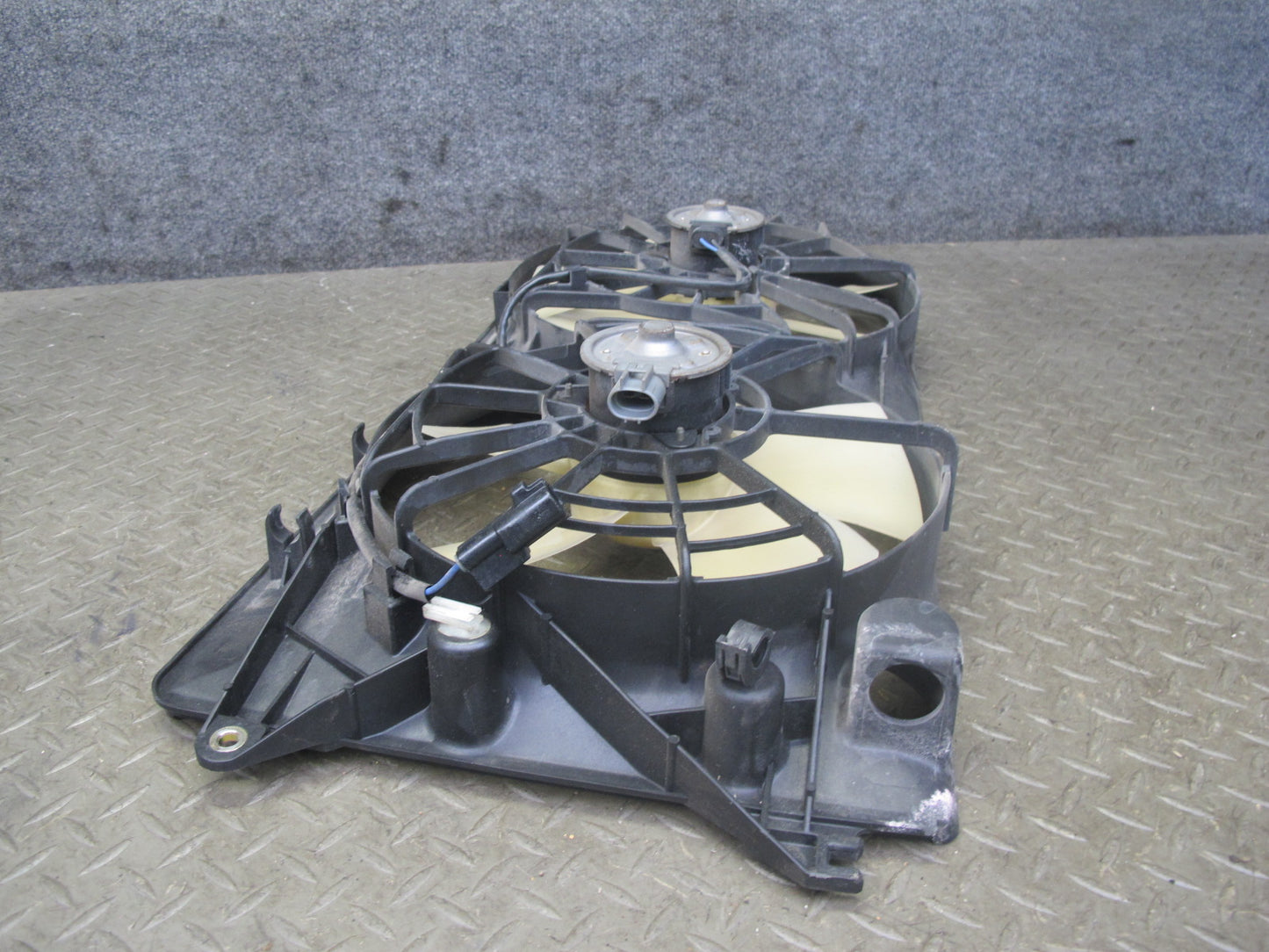 00-05 Toyota MR2 Spyder ZZW30L Engine Radiator Cooling Fan Motor Shroud OEM