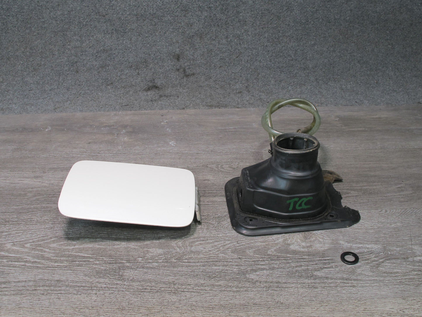 95-97 Toyota Celsior Lexus LS400 UCF20 Fuel Door Lid Cover White w Housing OEM