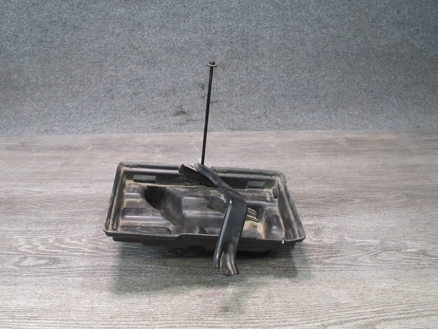 95-00 Toyota Celsior Lexus LS400 UCF20 Battery Tray Holder Bracket Support OEM