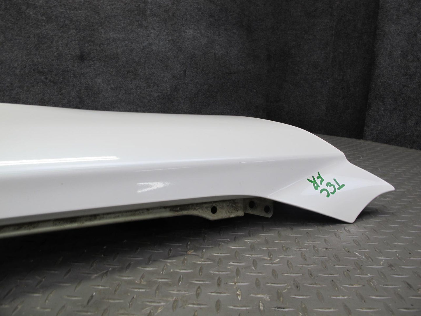 95-97 Toyota Celsior Lexus LS400 Front Right Fender Shell Panel Cover White OEM