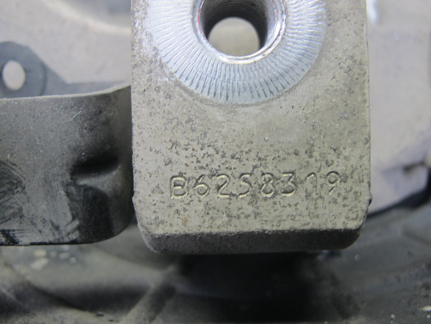 2017-2020 Maserati Levante M161 AWD Rear Right Spindle Knuckle Wheel Hub Bearing