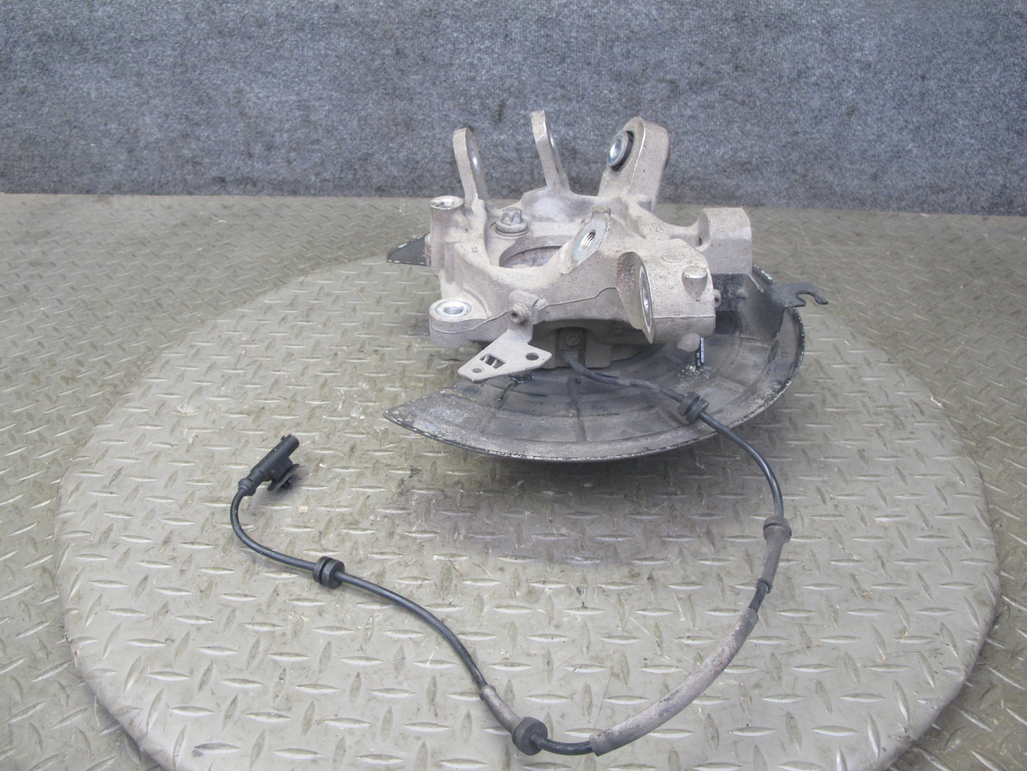 2017-2020 Maserati Levante M161 AWD Rear Right Spindle Knuckle Wheel Hub Bearing