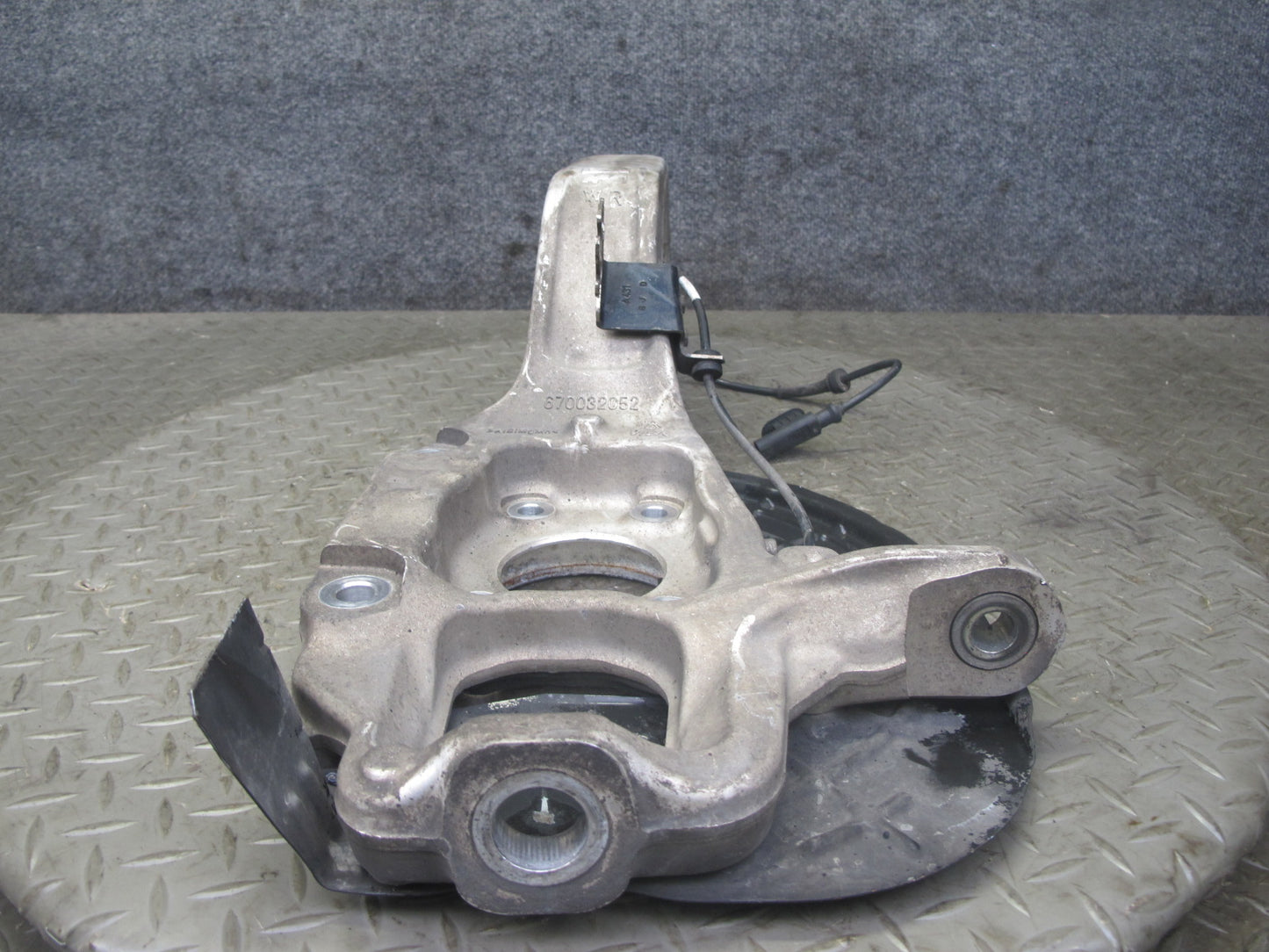2017-2020 Maserati Levante M161 AWD Front Right Passenger Side Spindle Knuckle
