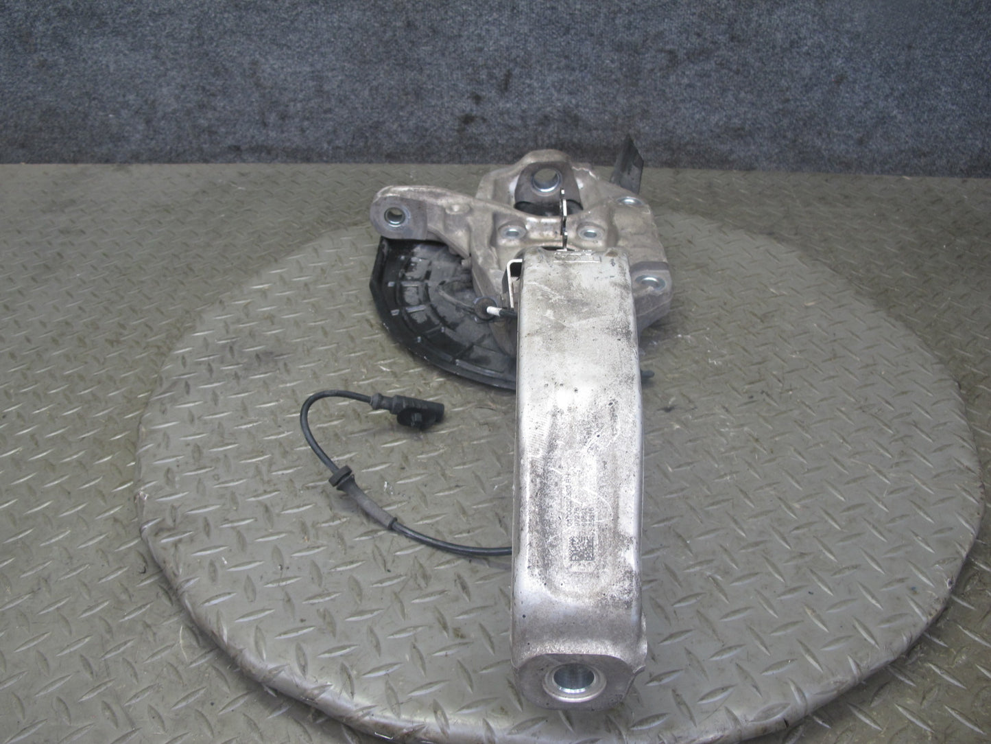 2017-2020 Maserati Levante M161 AWD Front Right Passenger Side Spindle Knuckle