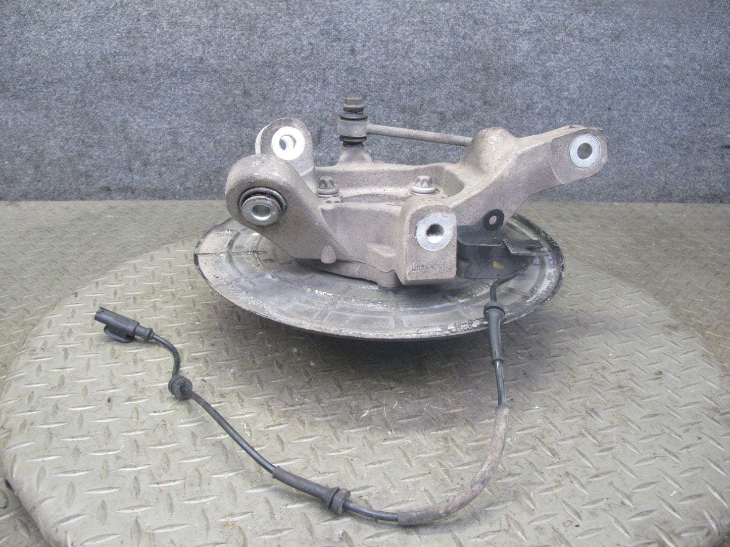 2017-2020 Maserati Levante M161 AWD Rear Left Spindle Knuckle Wheel Hub Bearing