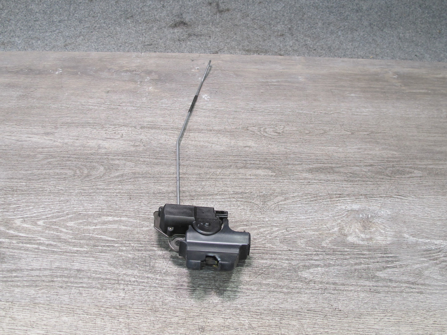 95-97 Toyota Celsior Lexus LS400 UCF20 Rear Trunk Lid Lock Latch Actuator OEM