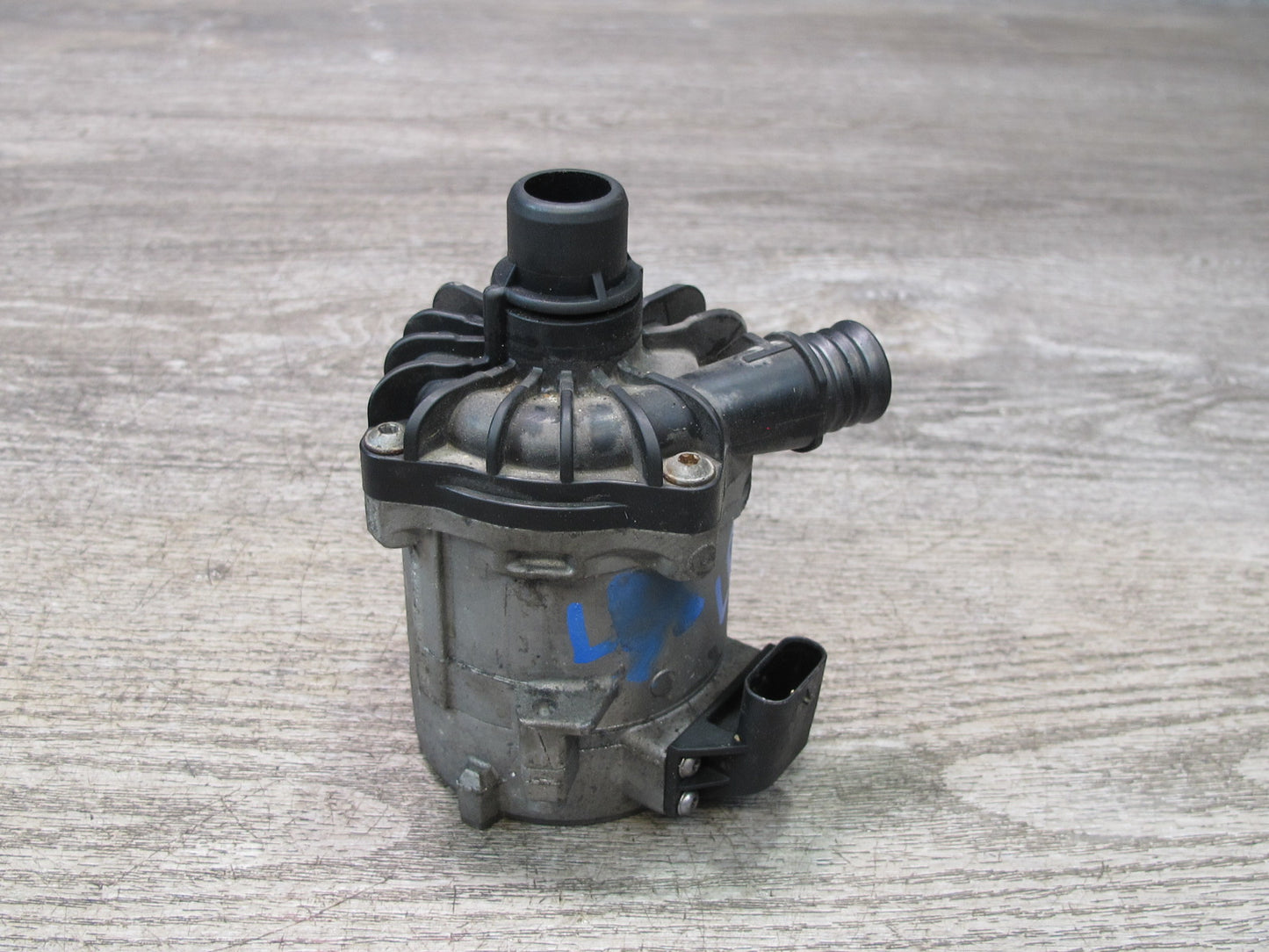 2012-2018 BMW F12 F13 M6 S63T Engine Radiator Auxiliary Water Pump