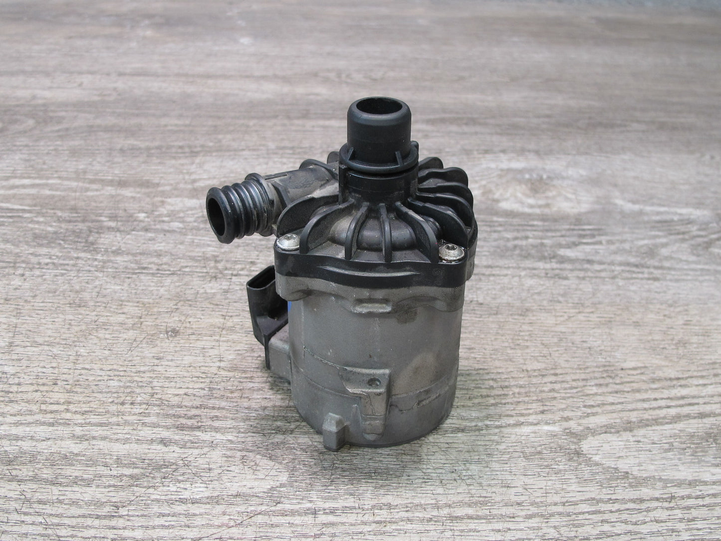 2012-2018 BMW F12 F13 M6 S63T Engine Radiator Auxiliary Water Pump