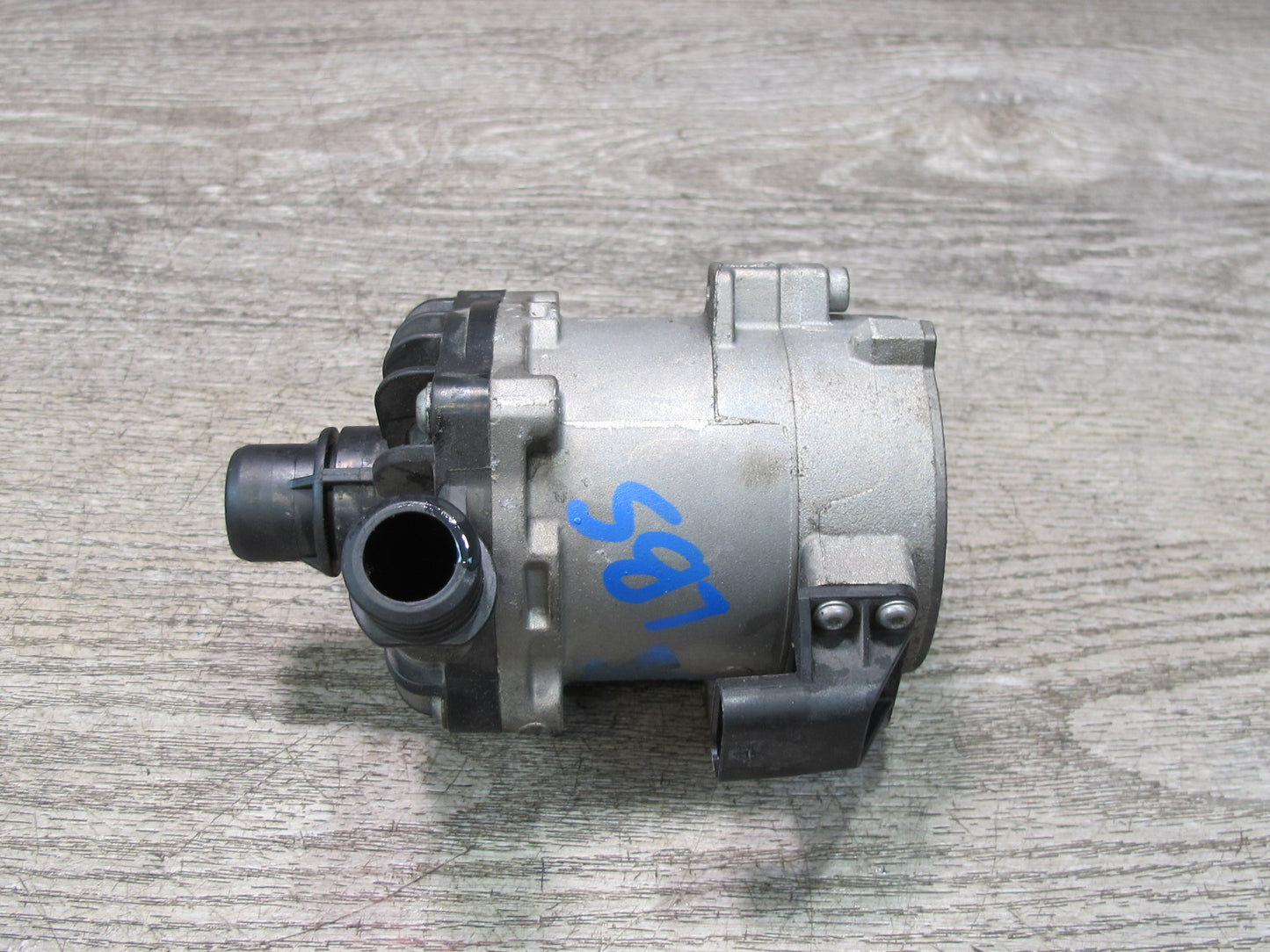 2012-2018 BMW F12 F13 M6 S63T Engine Radiator Auxiliary Water Pump