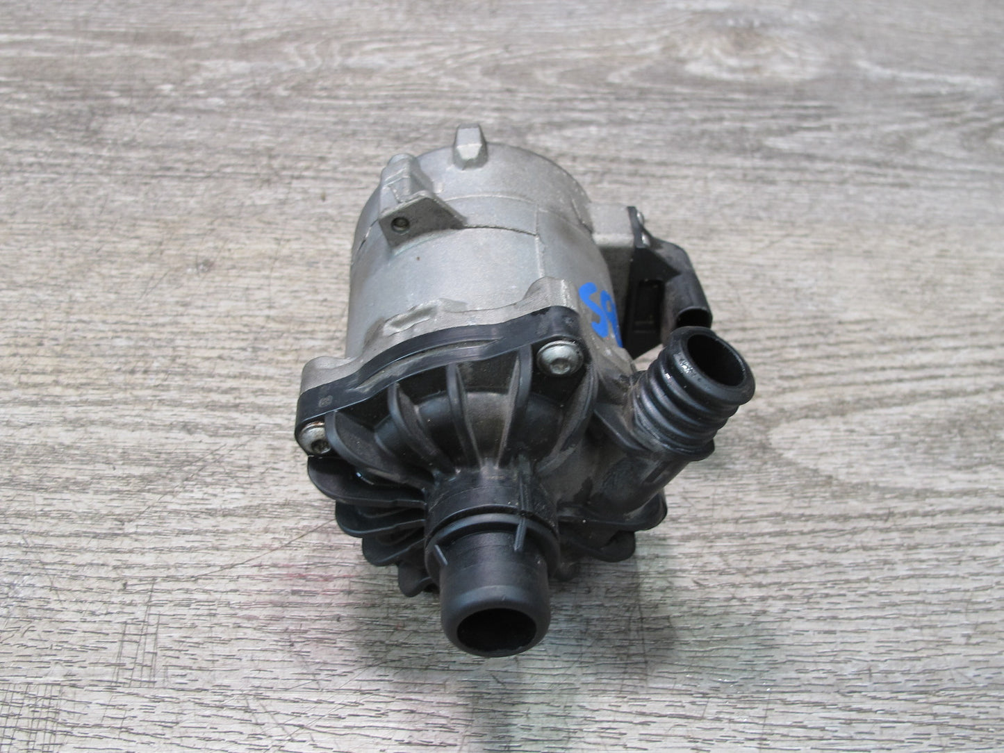 2012-2018 BMW F12 F13 M6 S63T Engine Radiator Auxiliary Water Pump