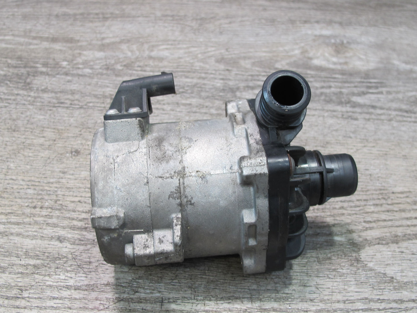 2012-2018 BMW F12 F13 M6 S63T Engine Radiator Auxiliary Water Pump