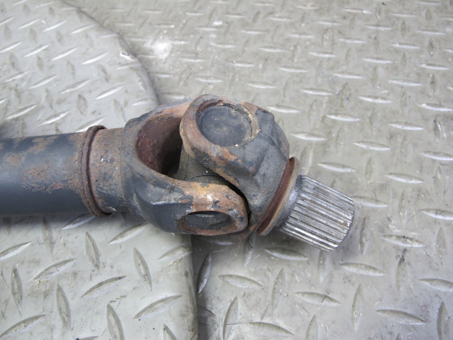 2008-2014 BMW E71 X6 X6M AWD Front Driveshaft Drive Shaft 8605866