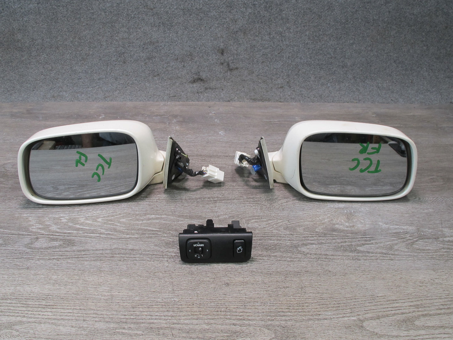 95-97 Toyota Celsior RHD Left & Right Side View Door Mirror White w Switch OEM
