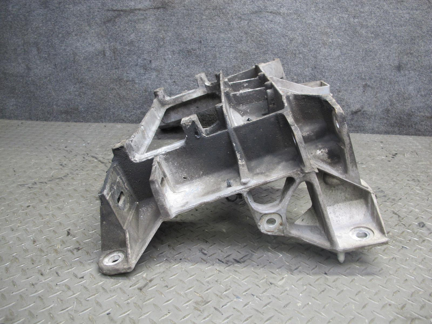 97-98 Chevrolet Corvette C5 Rear Suspension Subframe Crossmember Carrier OEM