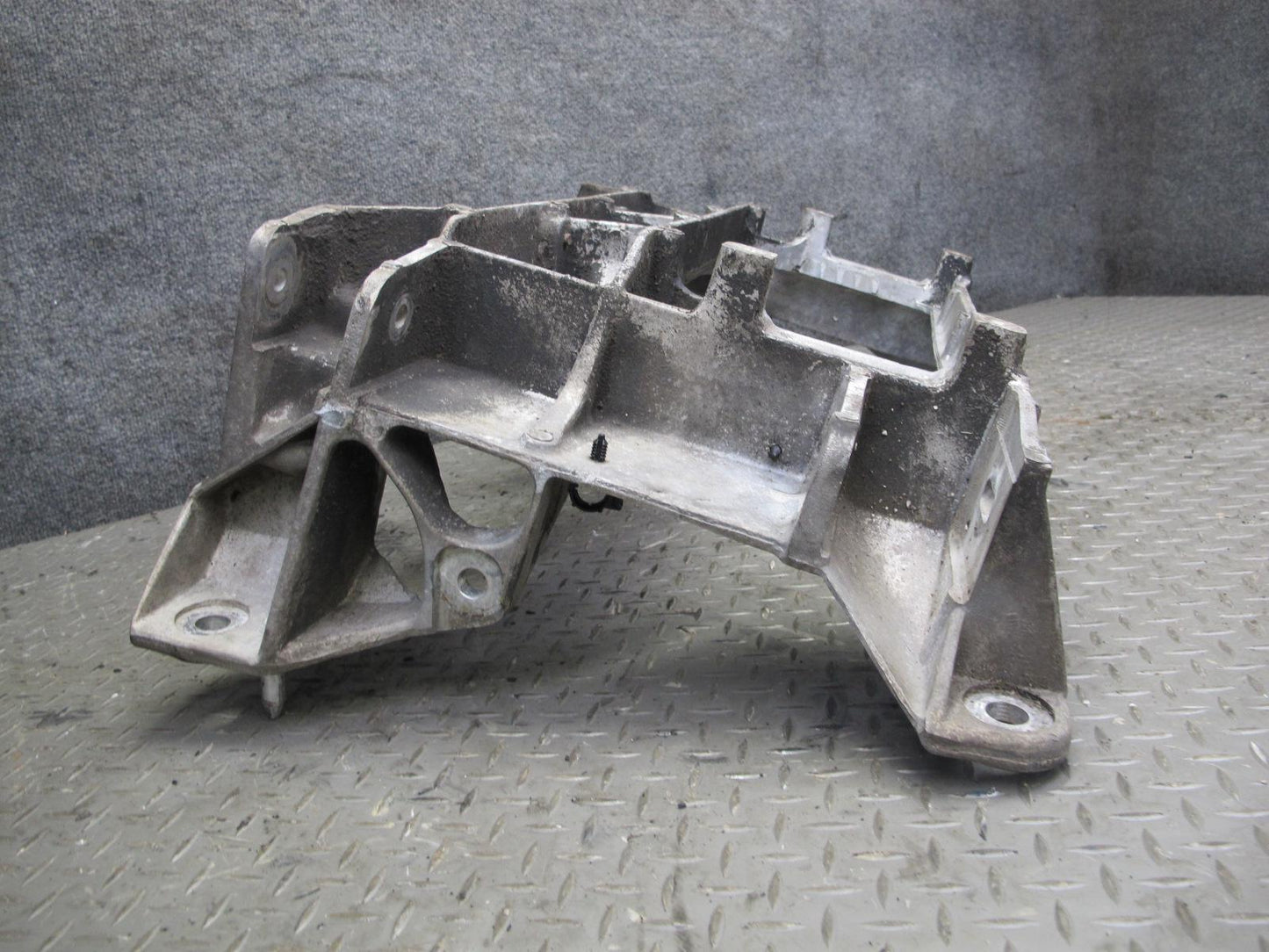 97-98 Chevrolet Corvette C5 Rear Suspension Subframe Crossmember Carrier OEM