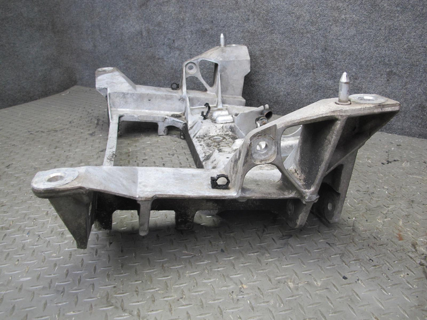 97-98 Chevrolet Corvette C5 Rear Suspension Subframe Crossmember Carrier OEM