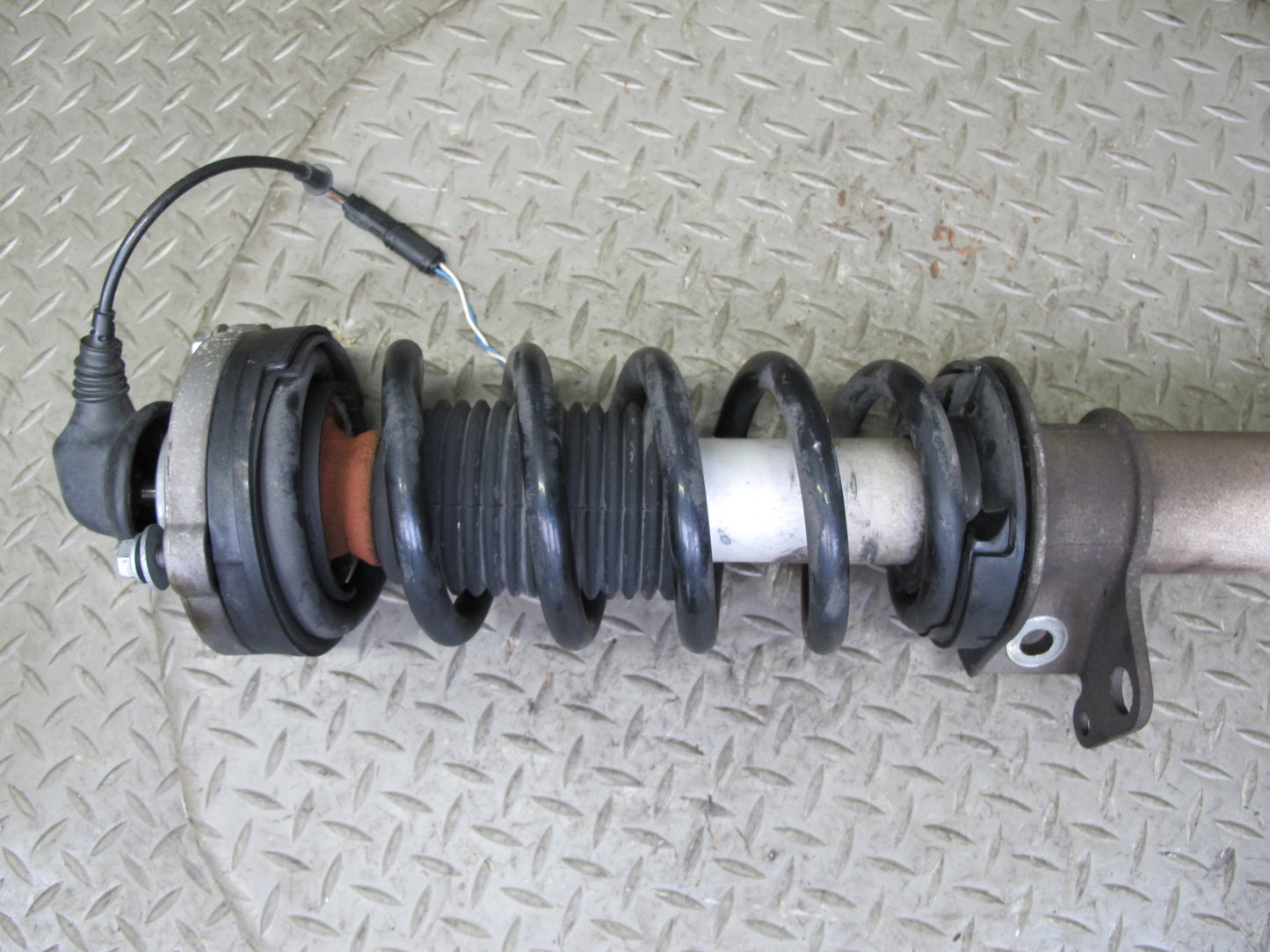 2012-2018 BMW F12 M6 S63T Front Left Side Strut Shock Absorber W/ Spring Assy