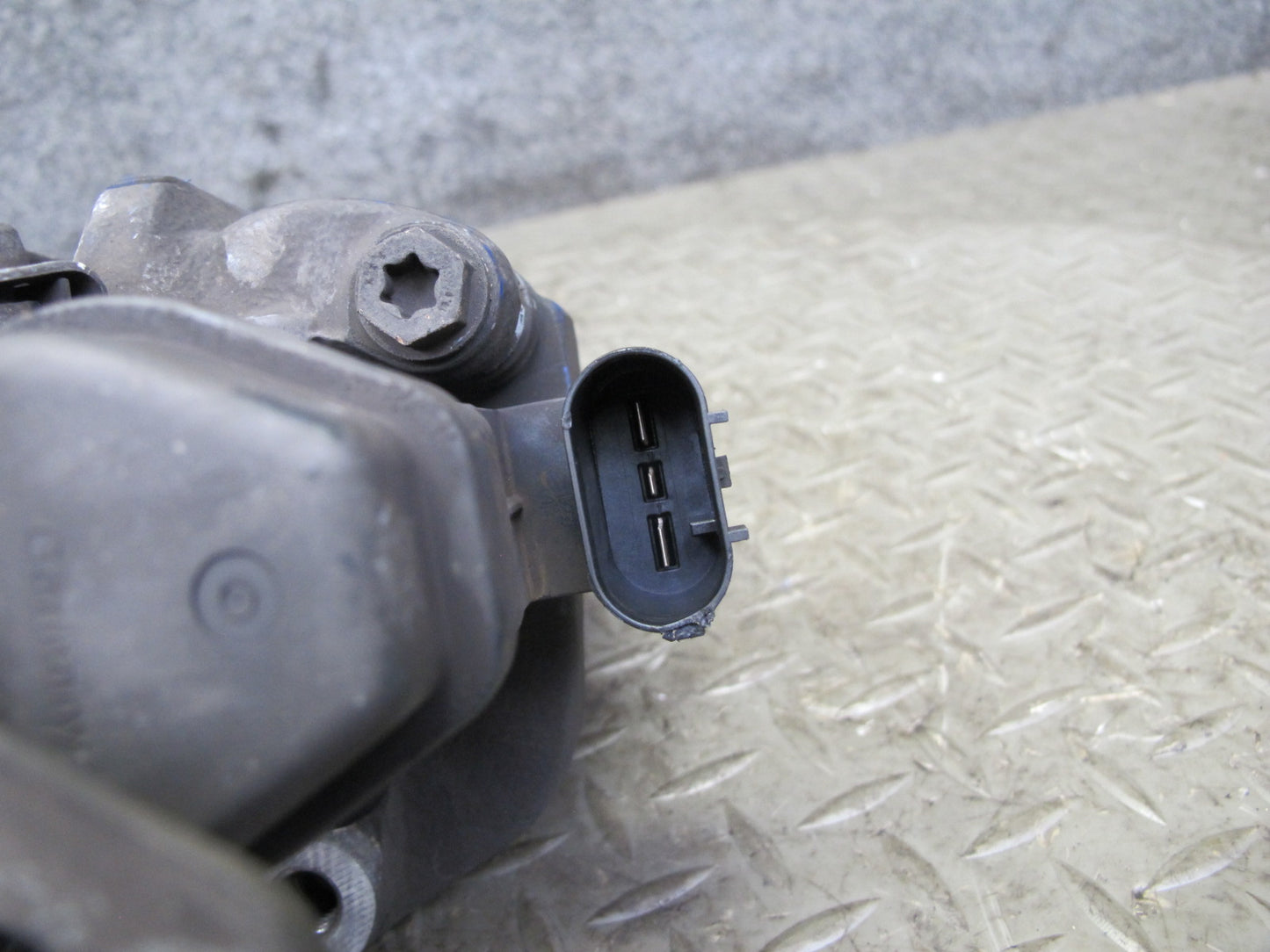 2012-2018 BMW F12 F13 M6 S63T Rear Left Driver Side Brake Caliper Assembly