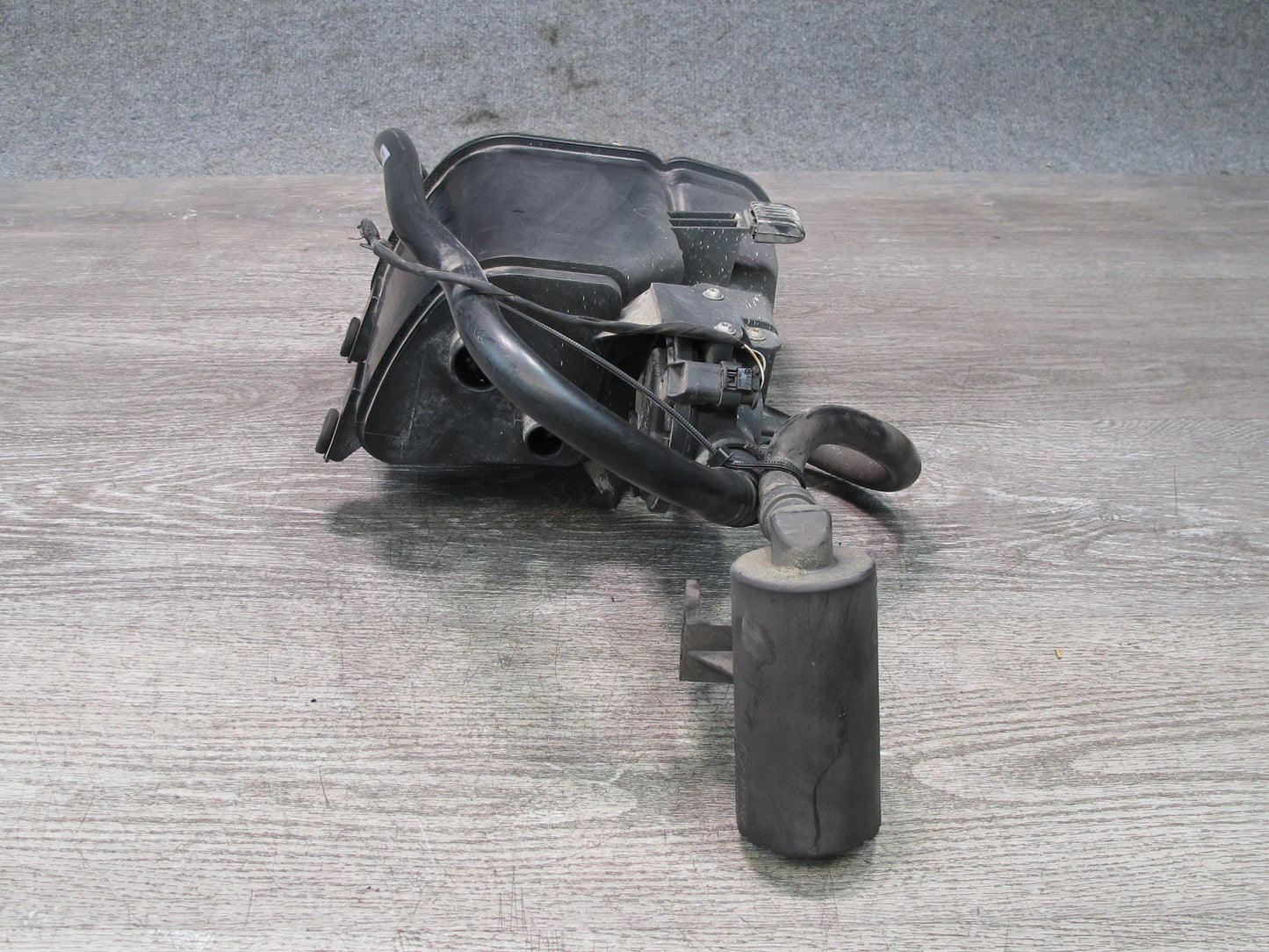 2012-2018 BMW F12 F13 M6 Emission Fuel Vapor Evaporator Charcoal Canister