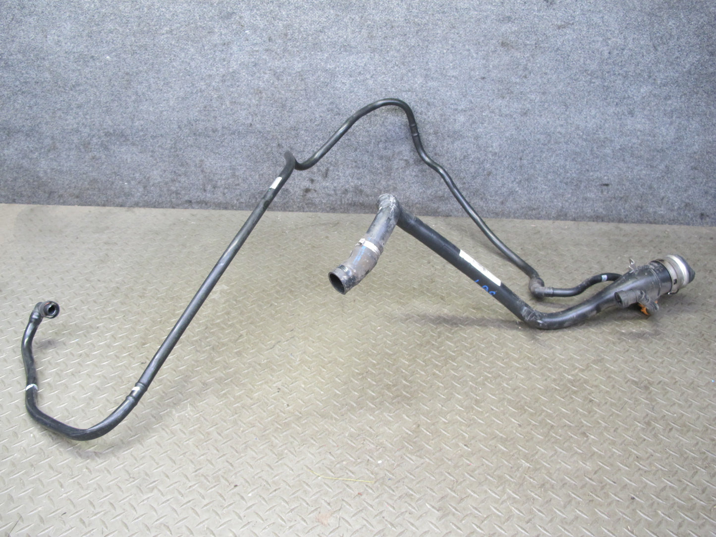 2012-2015 BMW F12 F13 M6 S63T Fuel Gas Tank Filler Neck Pipe Hose Line Assembly