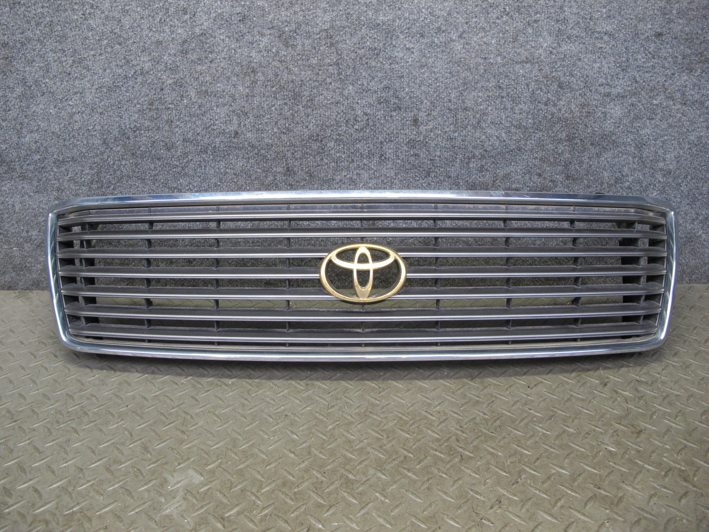 95-97 Toyota Celsior UCF20 Front Upper Hood Chrome Grille w Emblem OEM
