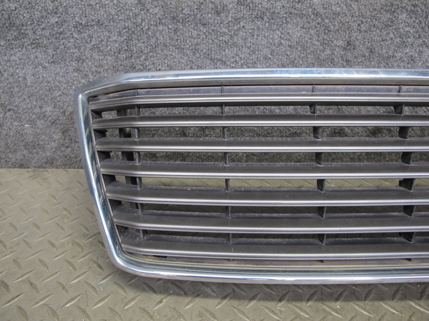 95-97 Toyota Celsior UCF20 Front Upper Hood Chrome Grille w Emblem OEM