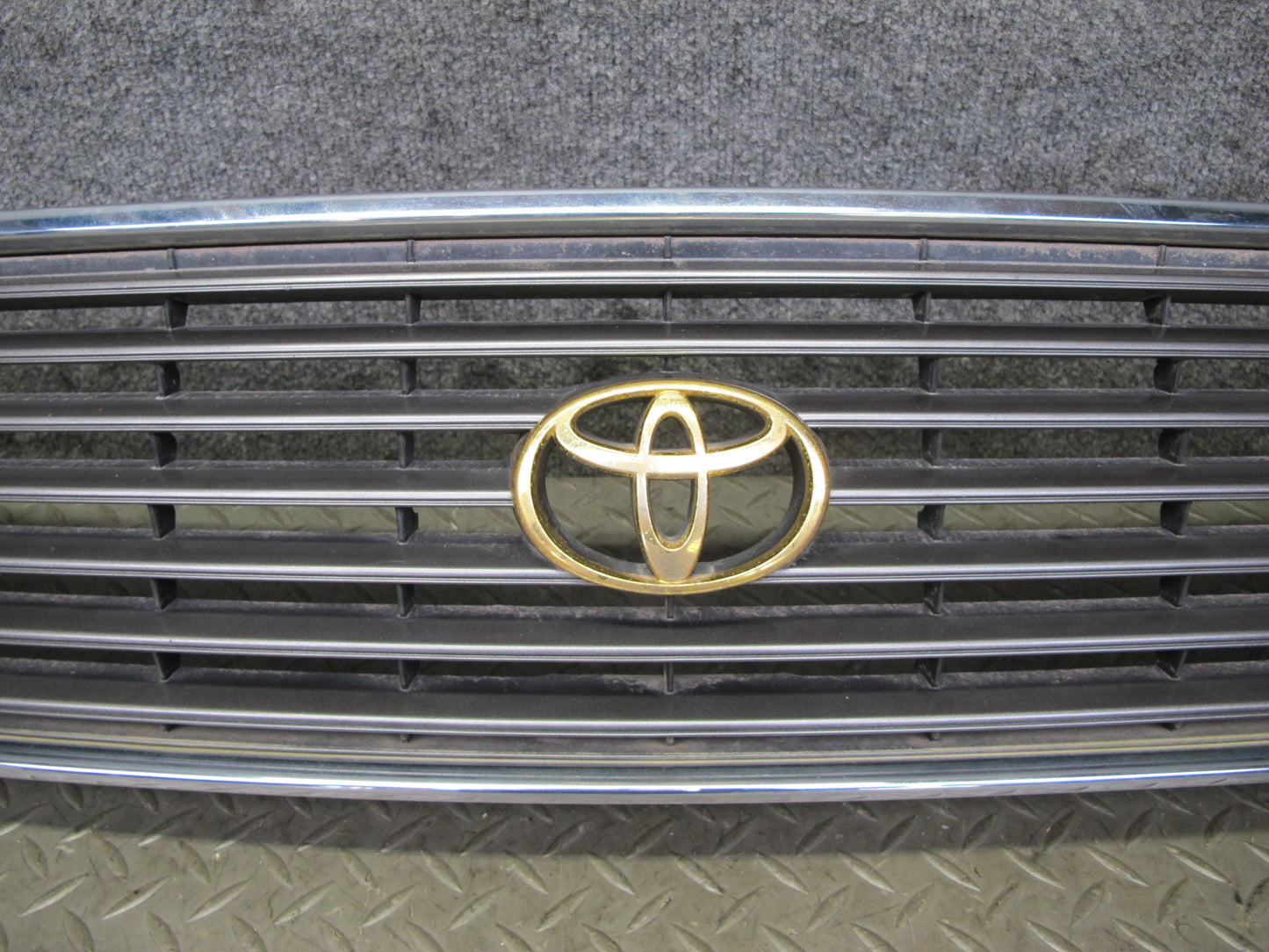 95-97 Toyota Celsior UCF20 Front Upper Hood Chrome Grille w Emblem OEM