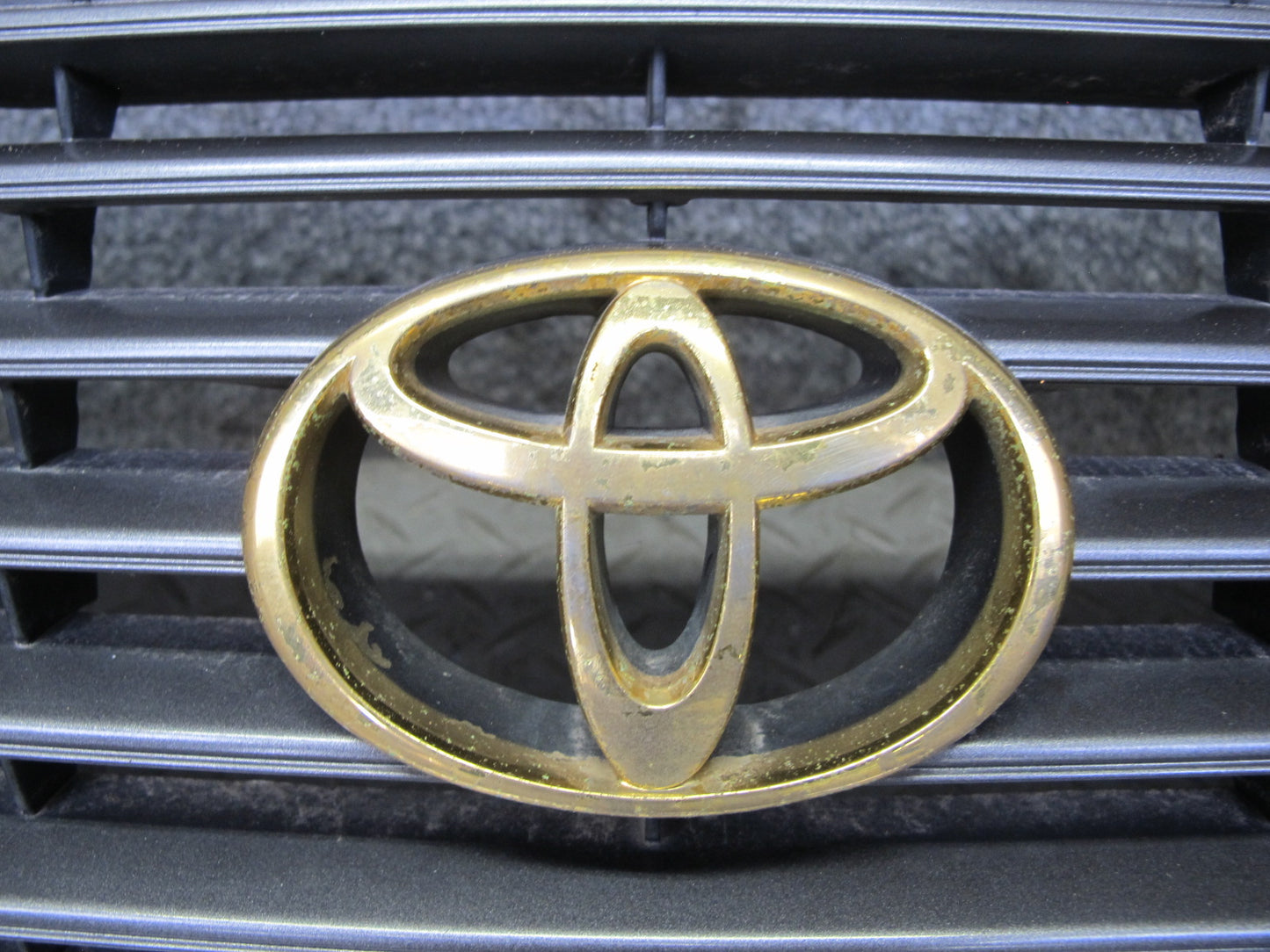 95-97 Toyota Celsior UCF20 Front Upper Hood Chrome Grille w Emblem OEM