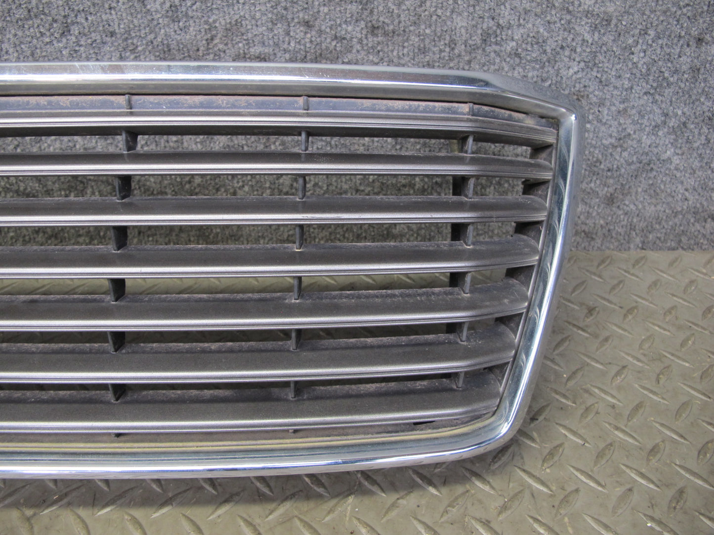 95-97 Toyota Celsior UCF20 Front Upper Hood Chrome Grille w Emblem OEM