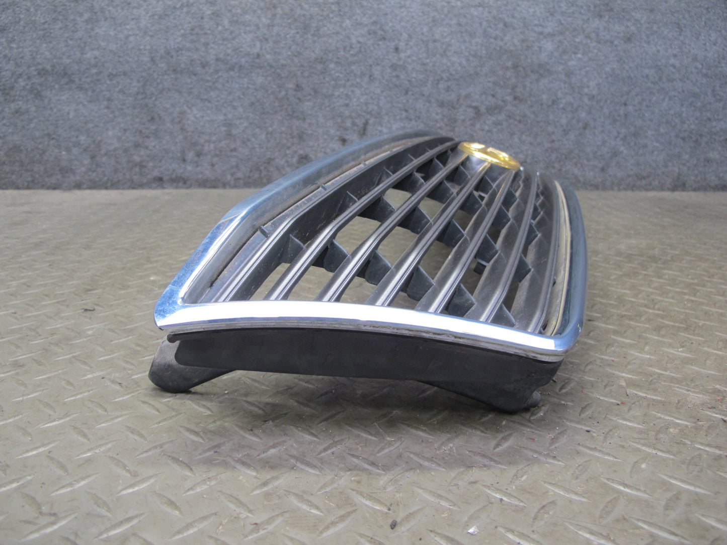 95-97 Toyota Celsior UCF20 Front Upper Hood Chrome Grille w Emblem OEM