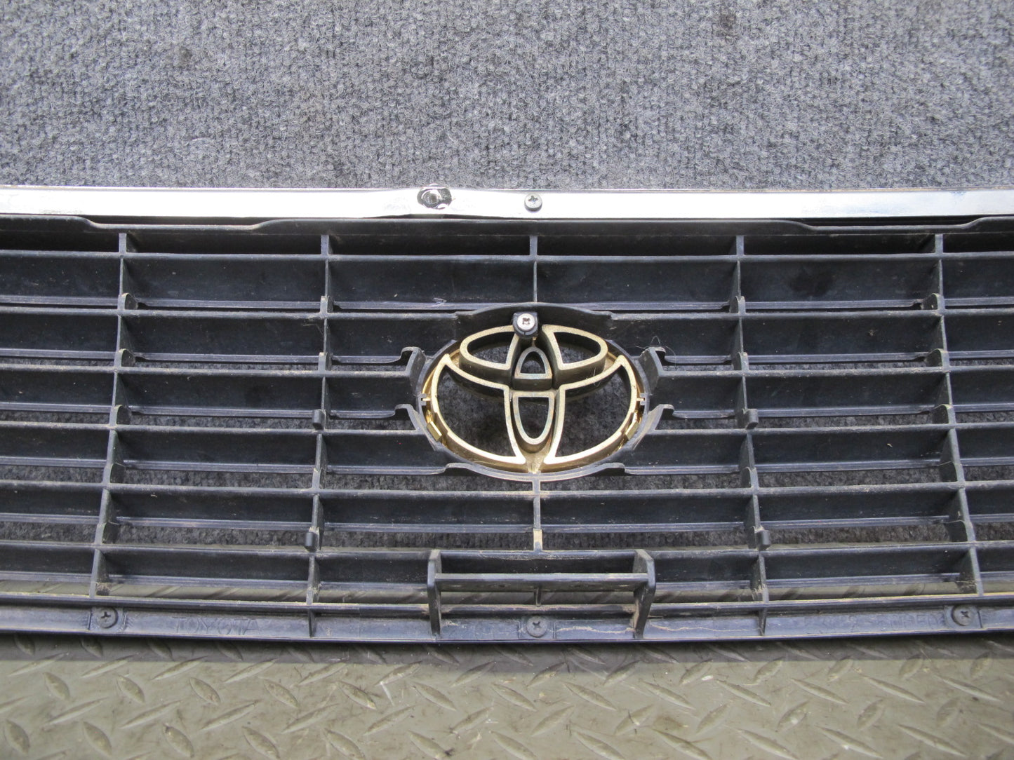 95-97 Toyota Celsior UCF20 Front Upper Hood Chrome Grille w Emblem OEM