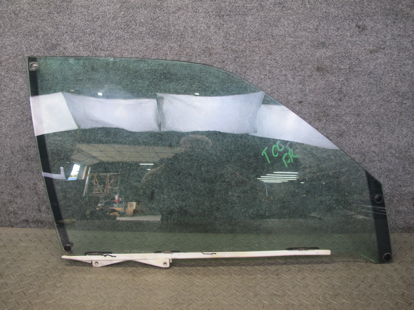 95-97 Toyota Celsior Lexus LS400 UCF20 Front Right Door Glass Window OEM
