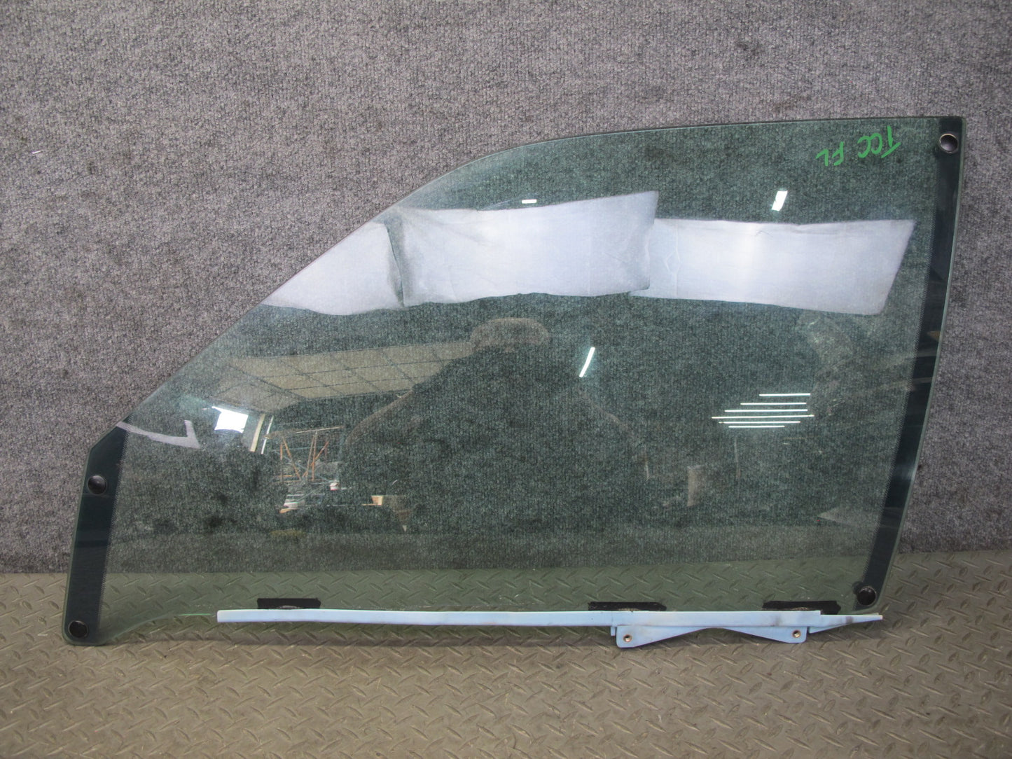 95-97 Toyota Celsior Lexus LS400 UCF20 Front Left Door Glass Window OEM