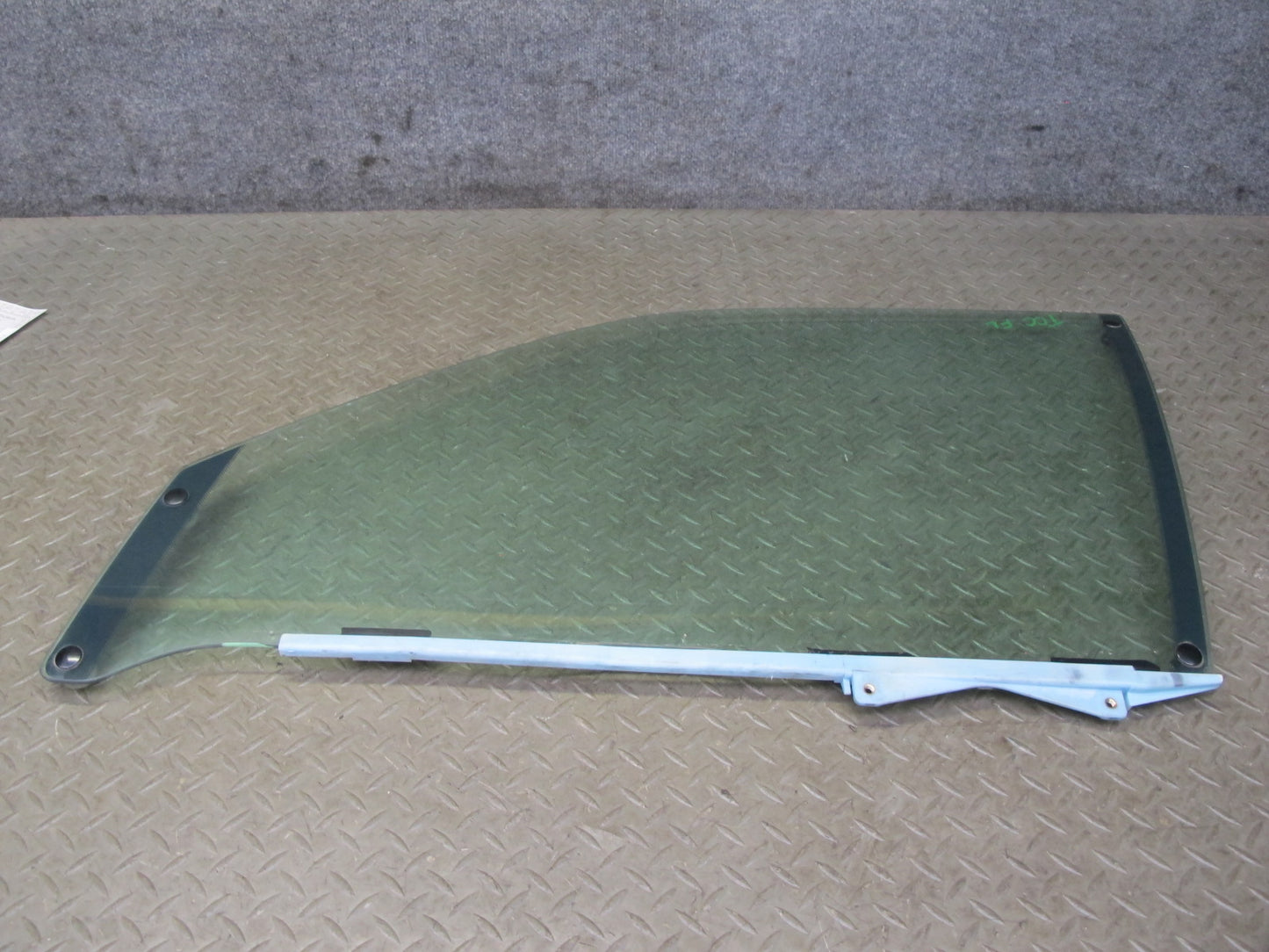 95-97 Toyota Celsior Lexus LS400 UCF20 Front Left Door Glass Window OEM