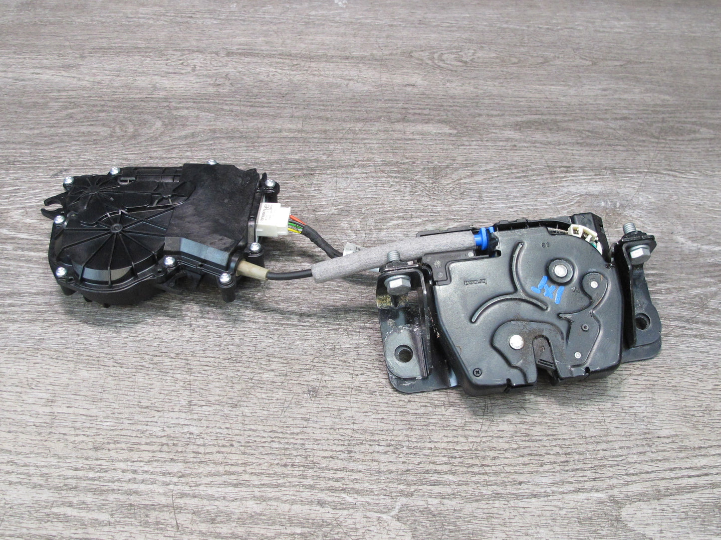 11-17 BMW F25 X3 Rear Tailgate Power Lock Actuator Motor 7269544 OEM