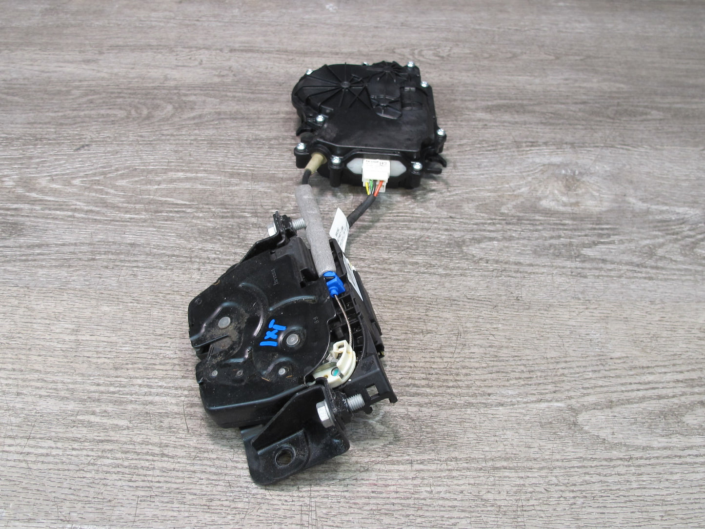 11-17 BMW F25 X3 Rear Tailgate Power Lock Actuator Motor 7269544 OEM